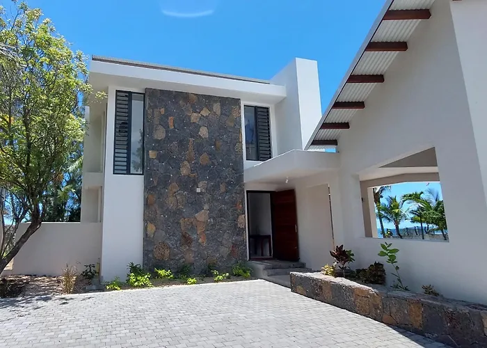 Canari Waterfront Villas