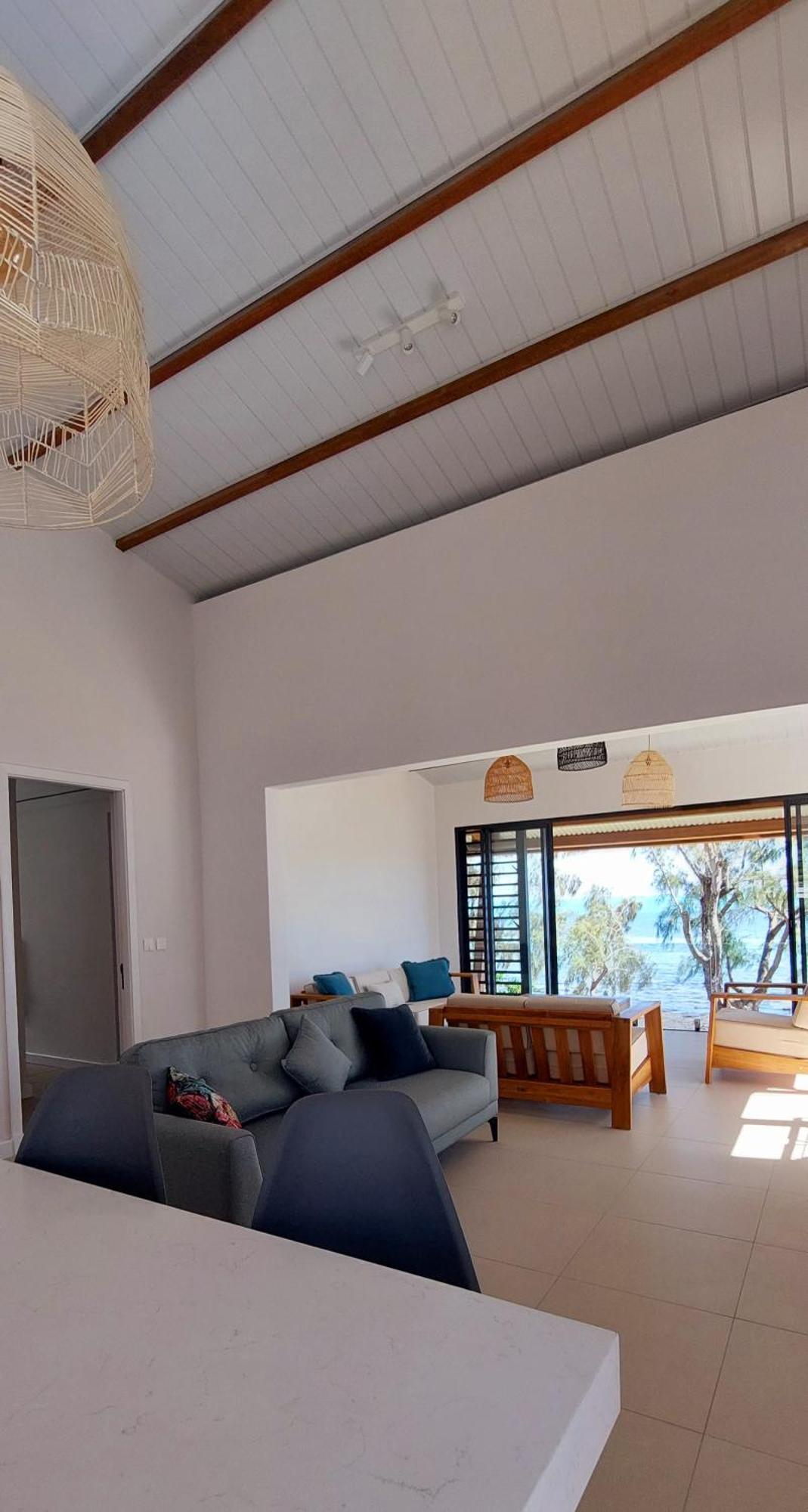 Canari Waterfront Guest house *