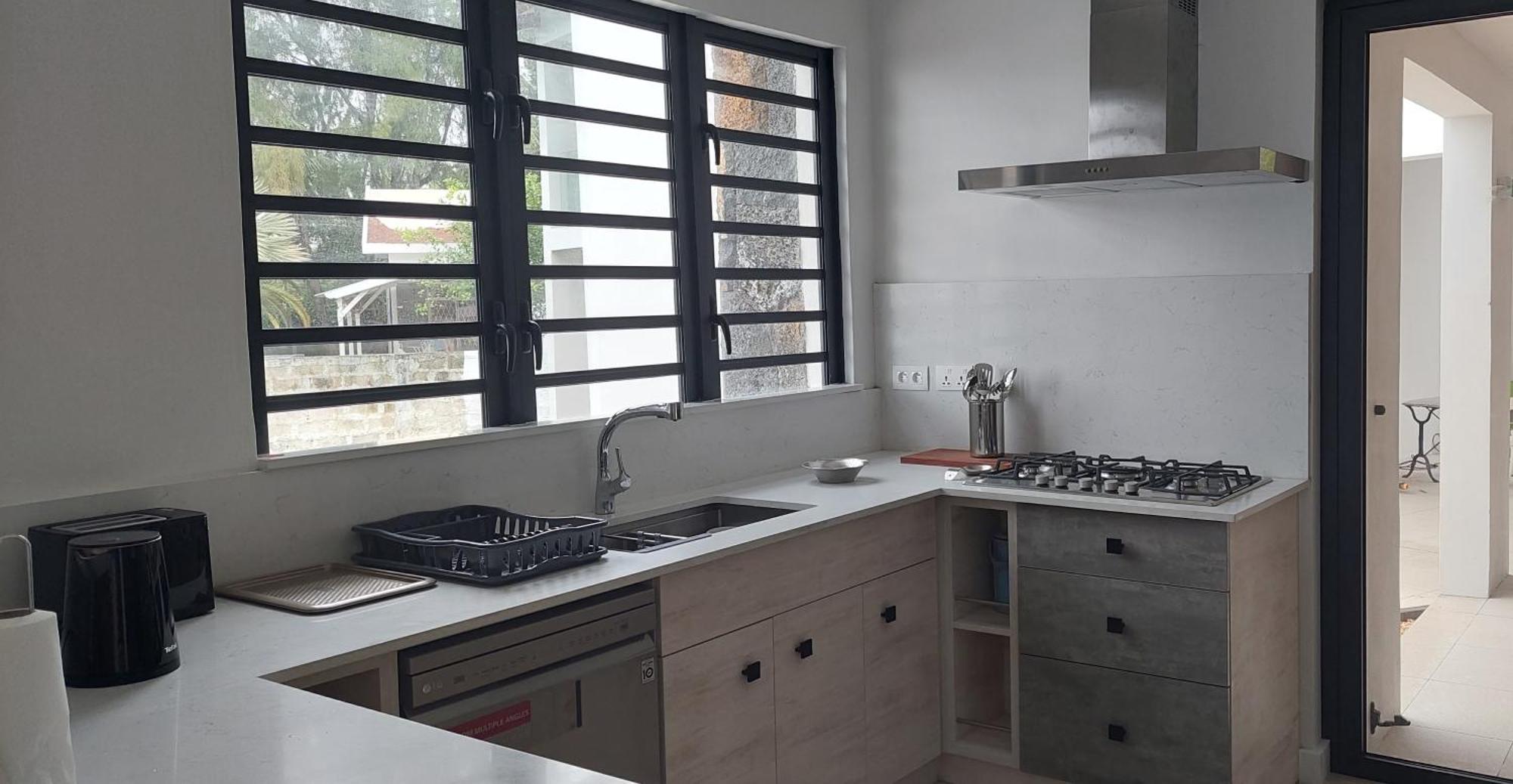 Canari Waterfront Roches Noires