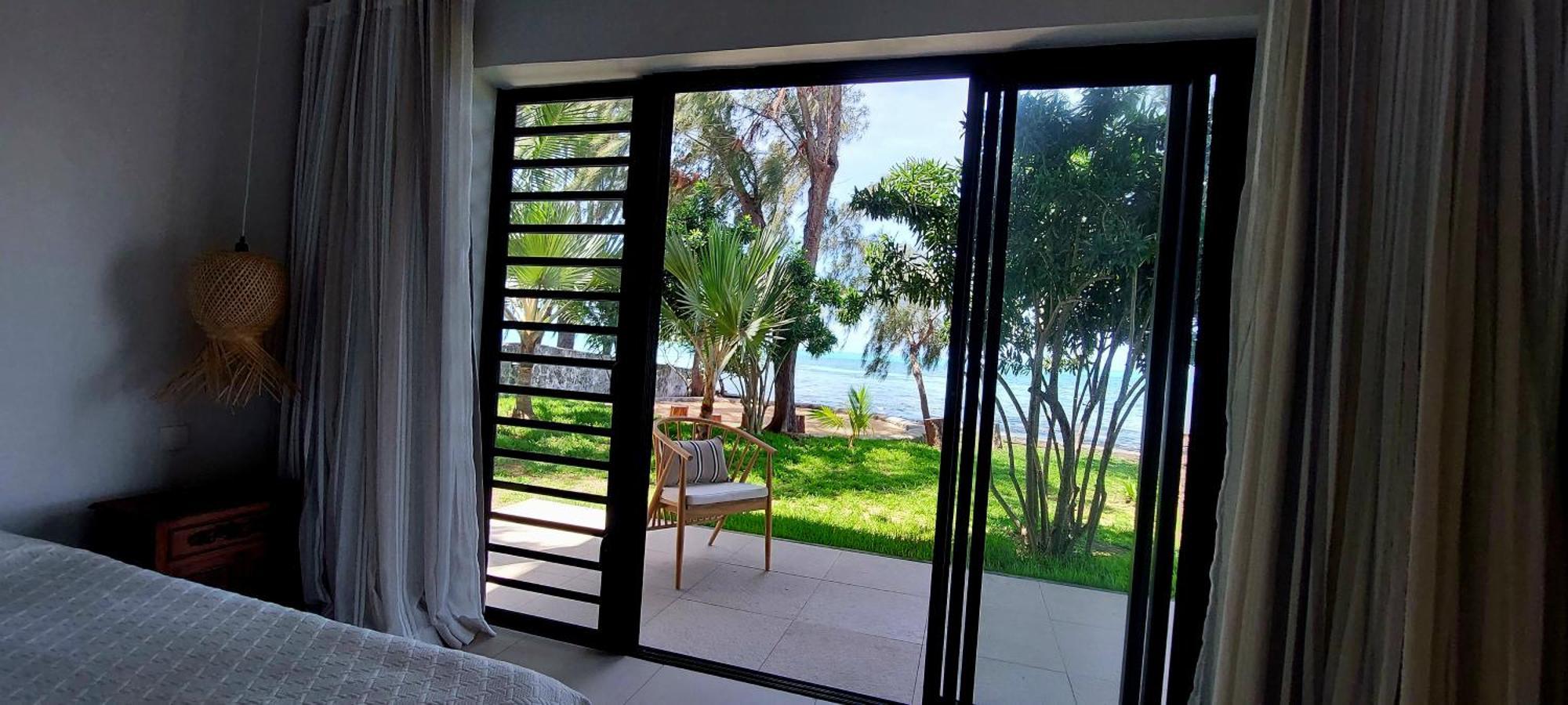 Canari Waterfront Guest house *